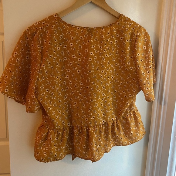 Women's Mustard Floral Crop Top Size Medium Yellow Gold Bow Tie Front Feminine - Picture 3 of 4